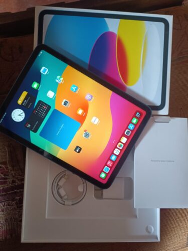 iPad (10th Generation): with A14 Bionic chip, 10.9-inch Liquid Retina Displa Back Camera, Touch ID(Used - Like New) photo review